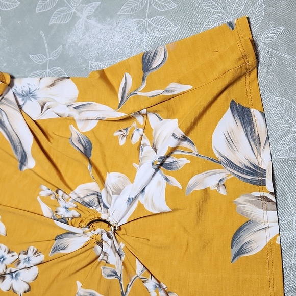 Lauren Petites Top - Picture 2 of 8